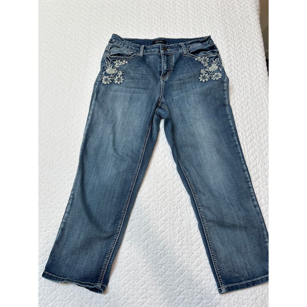 Women’s EARL Jean Capris with Embroidered front & back pockets / Size 12